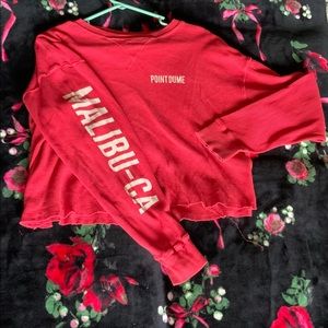 RED CROPPED LONG-SLEEVE CREWNECK WITH PRINT